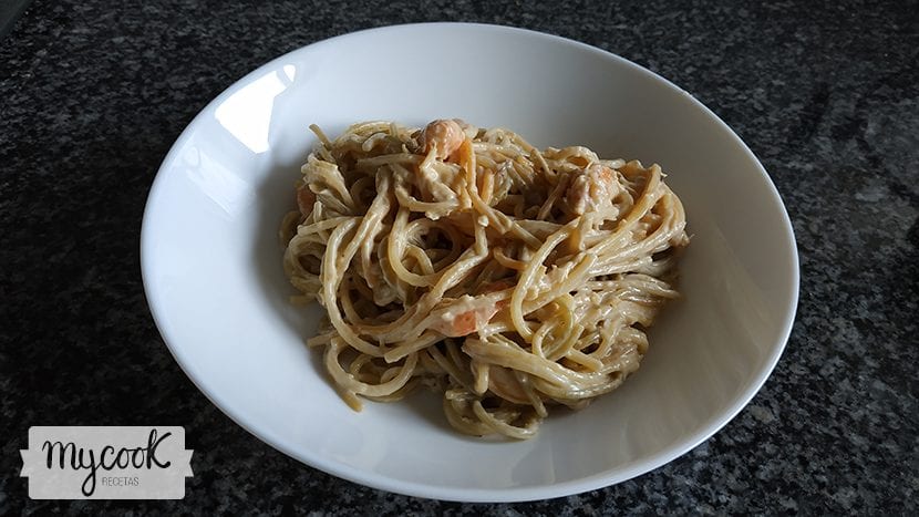 Spaghetti with leeks and prawns